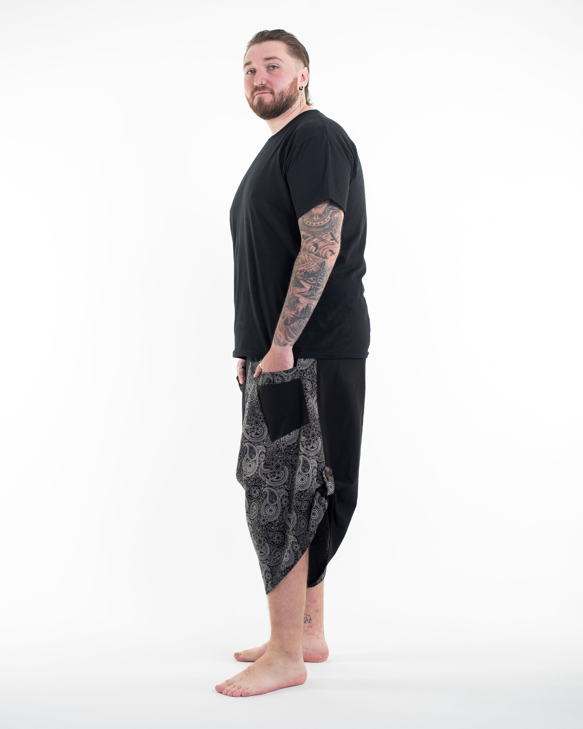 Plus Size Two Tone Paisley Prints Men's Three Quarter Pants in Black