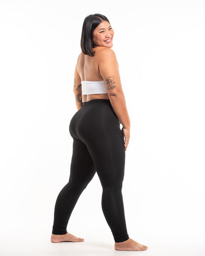 Plus Size Solid Color Leggings in Black