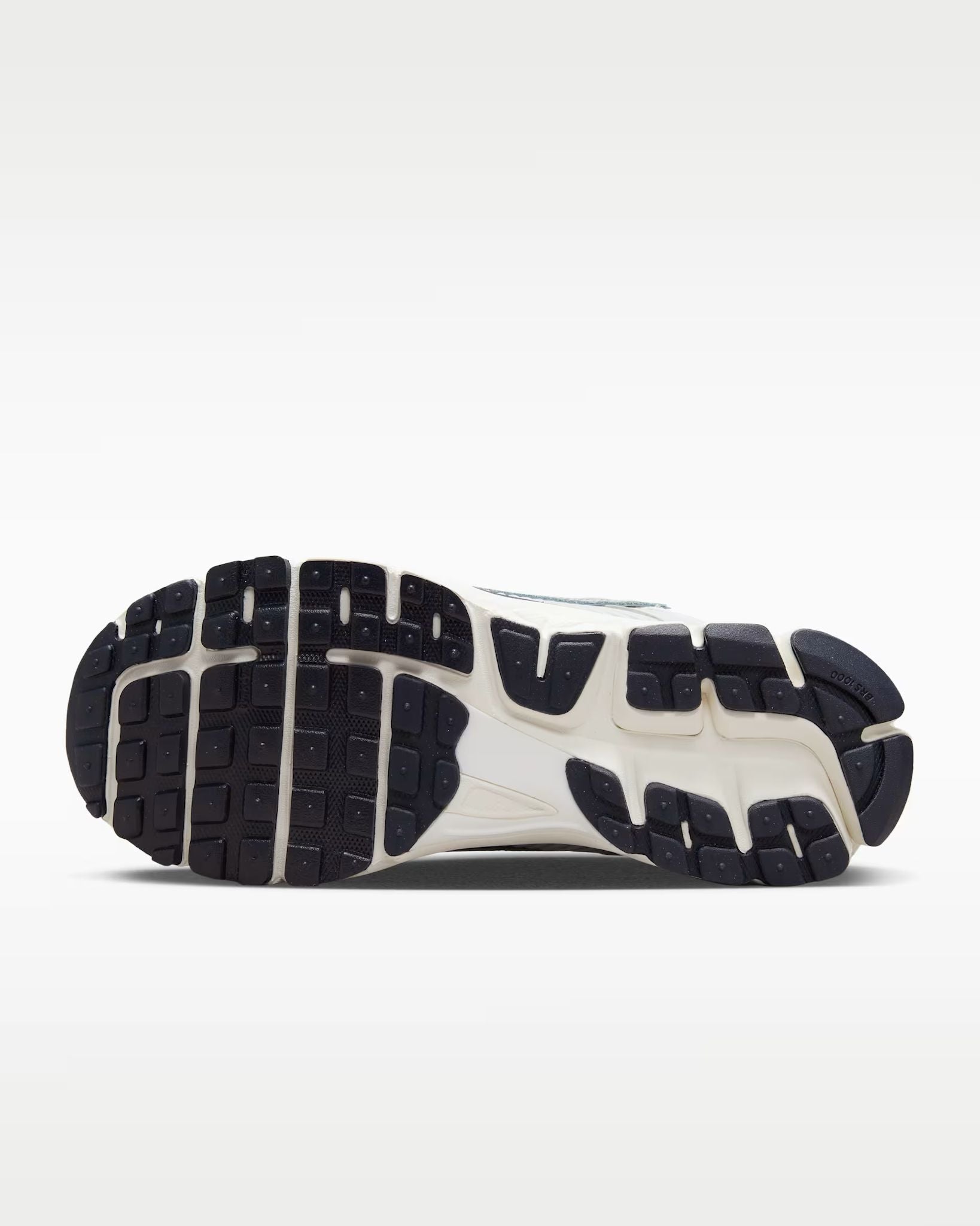 Vomero 5 - Photon dust metallic silver