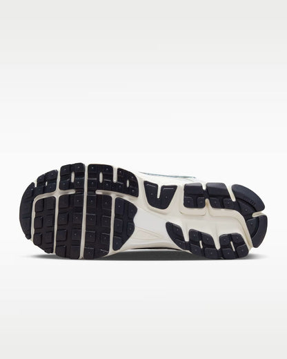 Vomero 5 - Photon dust metallic silver