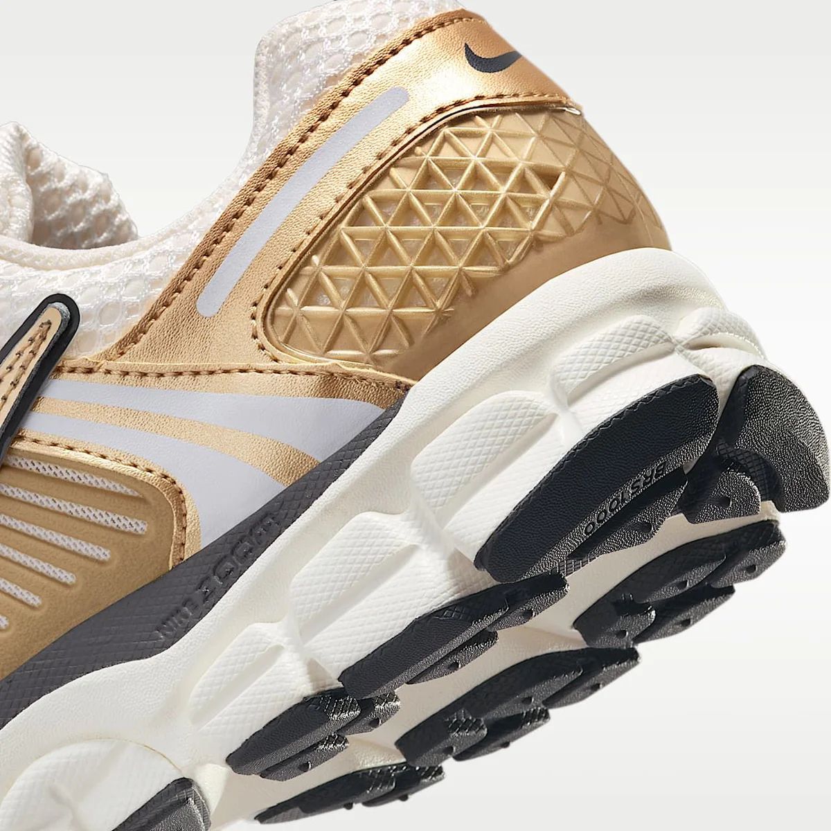 Vomero 5 - Metallic Gold
